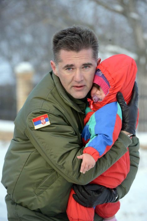 Iza kulisa prizora koji je raznežio Srbiju: Kako je general spasao izgladnelu&nbsp;bebu
