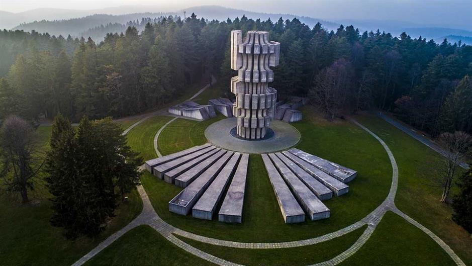 Spomenik Revoluciji na Kozari snimljen iz&nbsp;vazduha