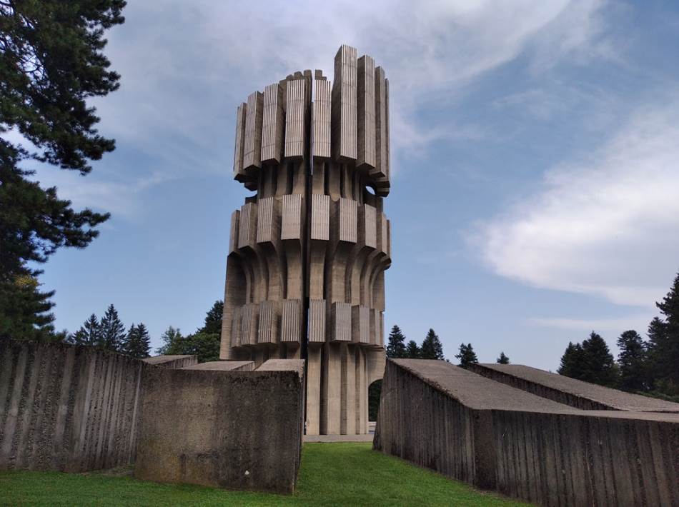 Pola vijeka spomenika na&nbsp;Kozari